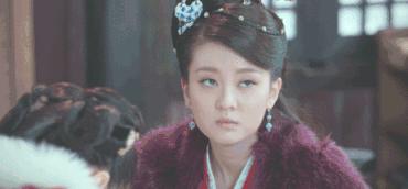 她为什么没眼技？怎么改善眼睛无神的状态