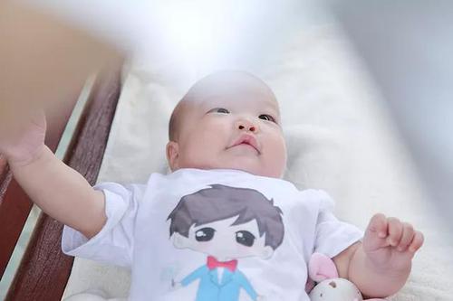 亲子鉴定被男子质疑,四次亲子鉴定结果不一后续
