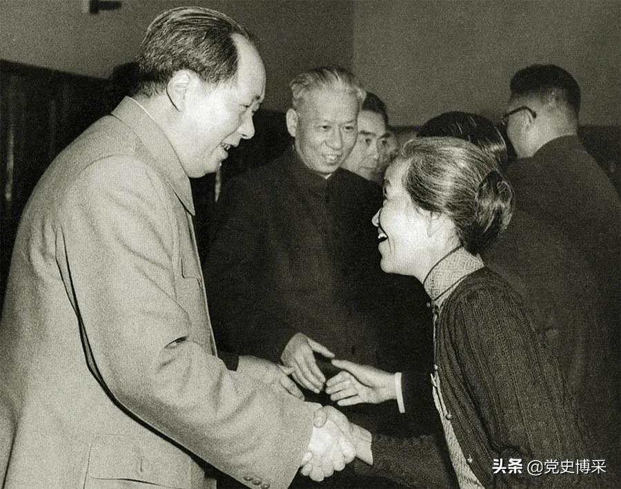 妇科医学泰斗、基督教徒林巧稚想要加入*产党共**，周恩来劝说：你留在*党**外，能起到*党**内起不到的作用