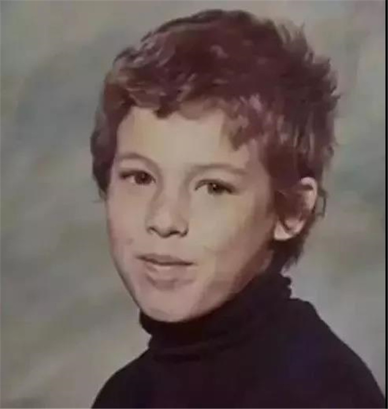 Gaga最爱的设计师麦昆，用自己受虐的经历，创作无数举世设计