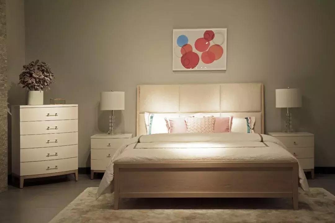 床头柜这样搭配卧室真的好美 (美洛铂格床头柜)