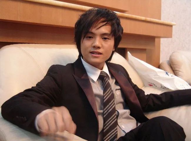 杨臣刚最红的一首歌,杨臣刚还有别的歌吗