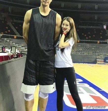 周琦与易建联首次对决全视频,易建联周琦巅峰谁有统治力