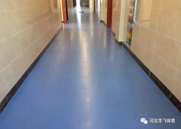 为什么pvc地板贴价格不便宜,pvc自粘地板的优缺点有哪些