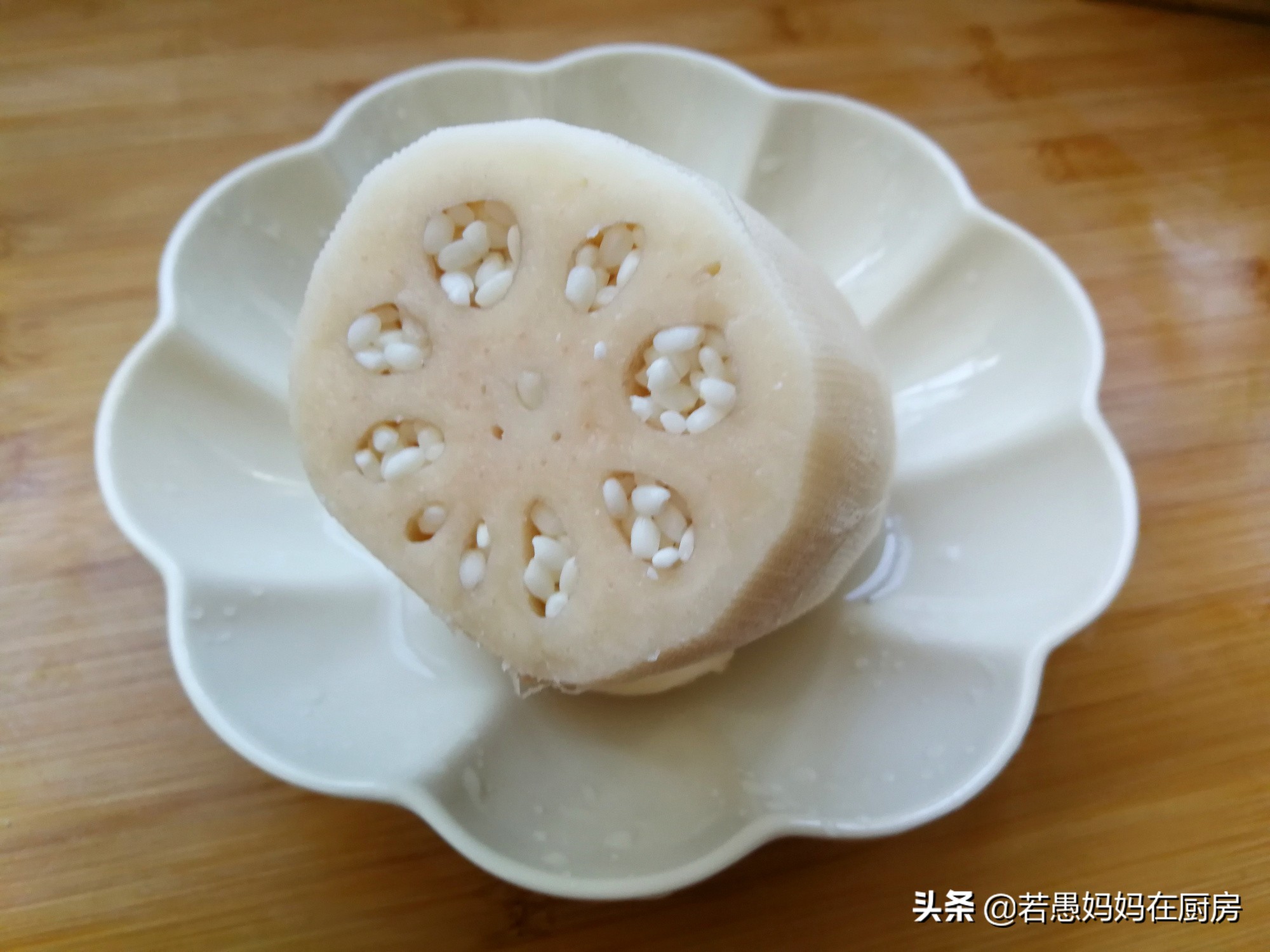 糯米藕怎么弄的又粘稠又好吃,桂花糯米藕怎么做红亮