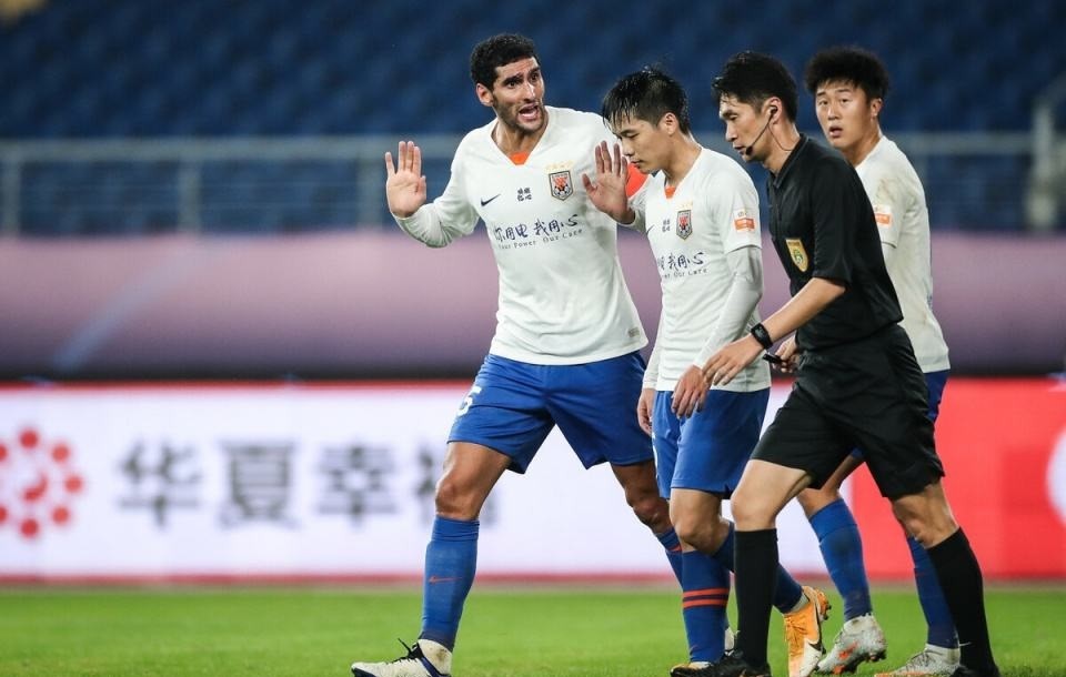 曹赟定骂裁判名场面,曹赟定冲裁判爆粗口红牌