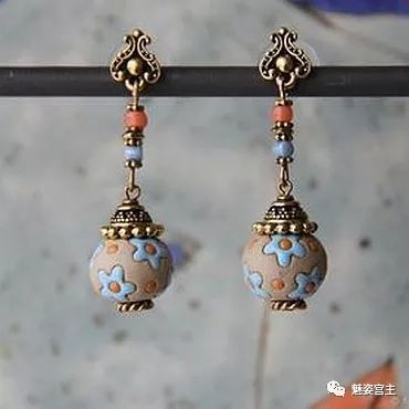 施华洛世奇水晶和珠子打造闪亮弹簧吊坠手链，附制作图解教程