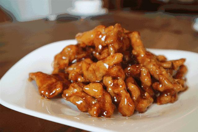 反复炸的老油不要直接倒掉,炸过东西的油别倒掉教你一个诀窍