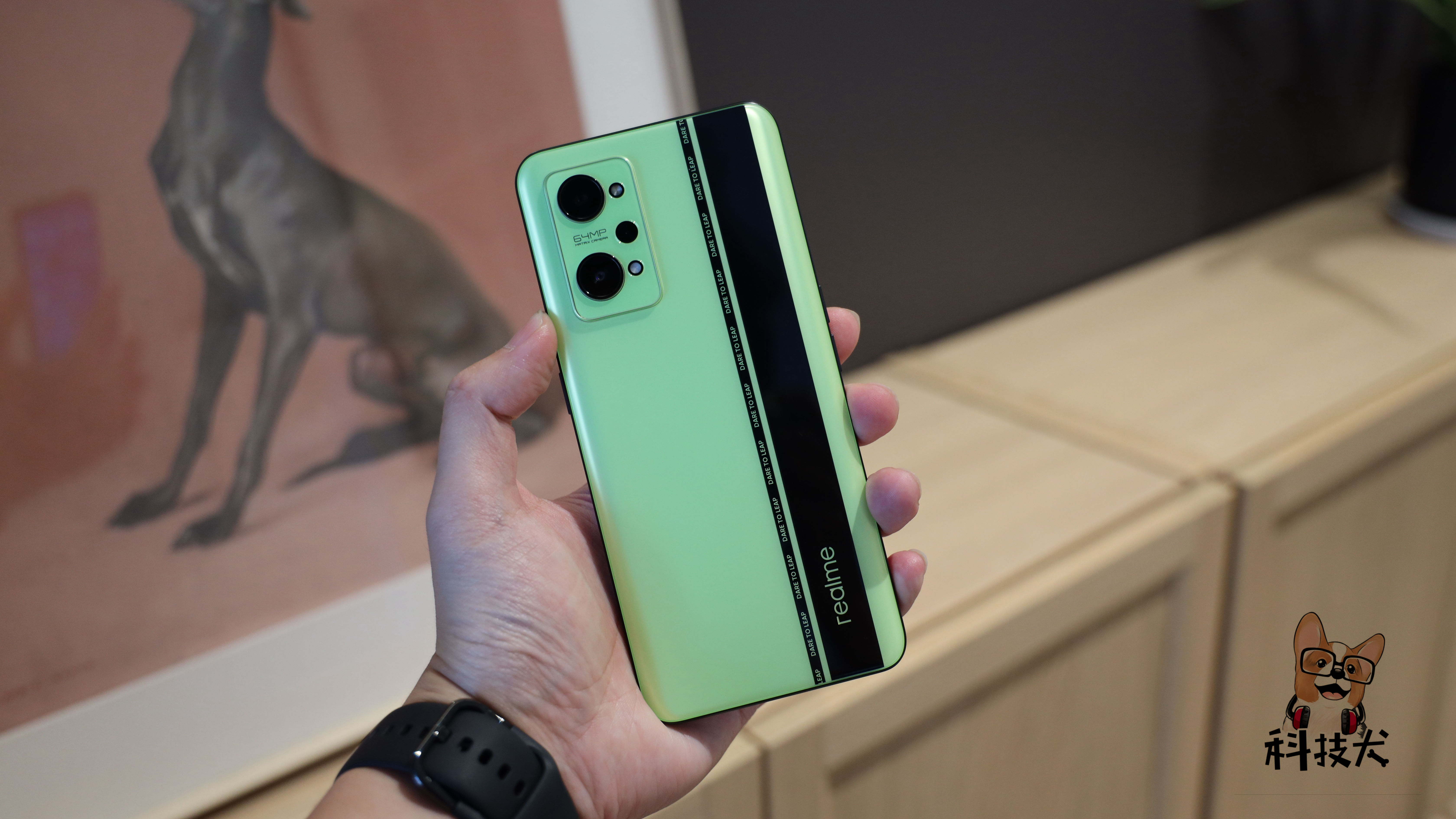 黑鲨4spro和iqoo8pro游戏对比,科技犬电视评测