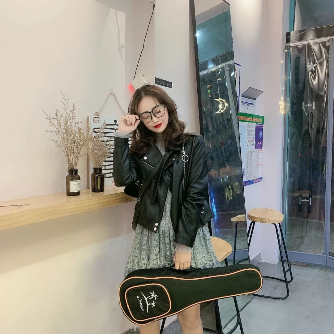会弹琴的女生是文艺青年吗,会弹琴的女孩子是什么样的