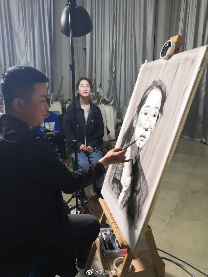 刘斌素描技法用的绘画材料,刘斌素描用的什么笔