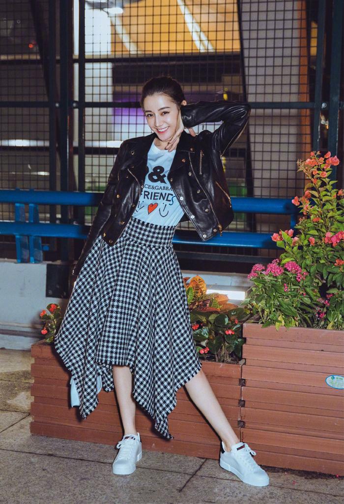 新中式皮衣内搭搭配才显高级,皮衣怎么搭配才显高级秋冬