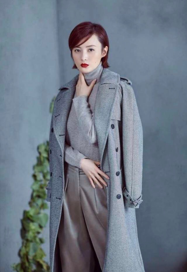 蒋勤勤45岁穿衣,46岁蒋勤勤穿搭