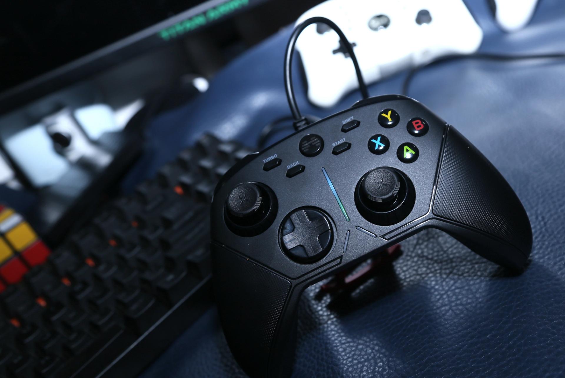 北通阿修罗3有线手柄,神操作游戏