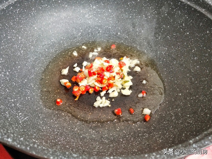 炒莴笋家常做法几分钟能熟,莴笋如何炒才好吃清脆不出水
