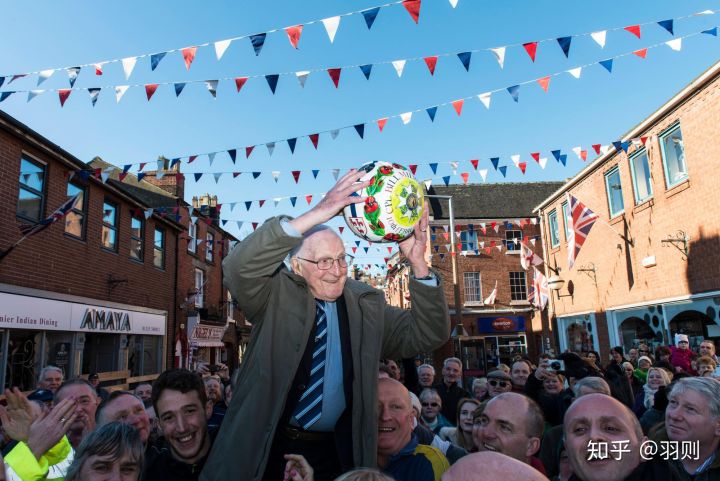 国外5v5无规则群殴比赛叫什么名字,每场足球比赛每队可派多少人