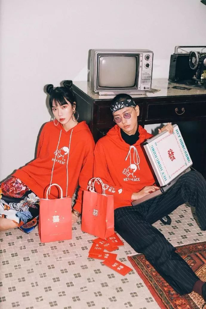 服装人要哭了！年利润4亿、估值90亿的喜茶竟然跨界服装行业？