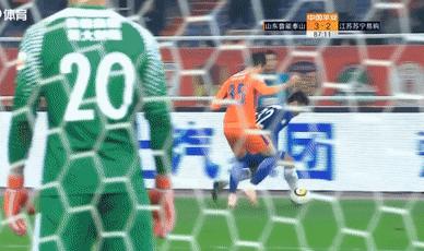 中超被犯规后骂裁判,中超球员被犯规后辱骂裁判