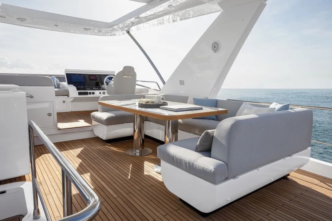 c罗欧洲杯后度假,足球巨星C罗抵达深圳