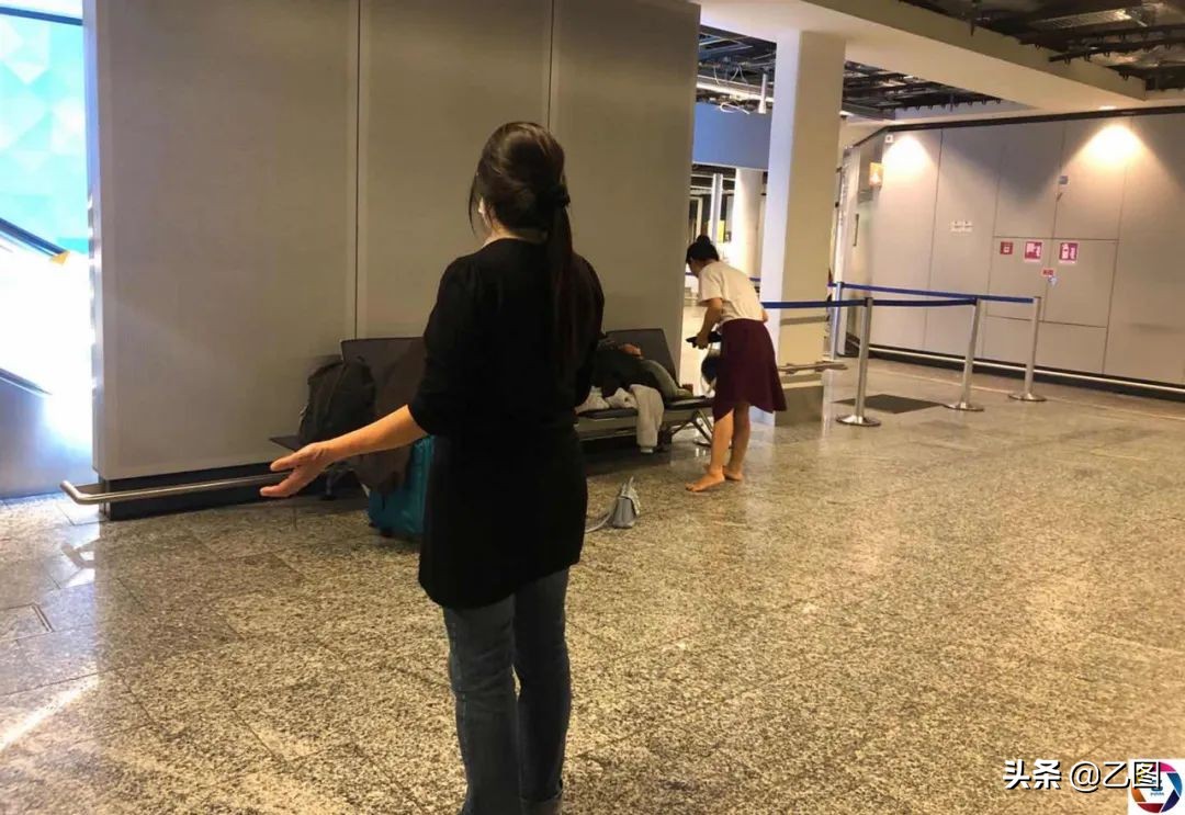 温暖，同胞滞留德国机场后领事馆介入，重测体温后大部分登机回国