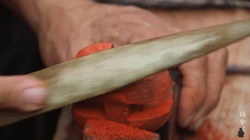 大爷造鲁班凳,60岁中国大爷徒手做鲁班凳