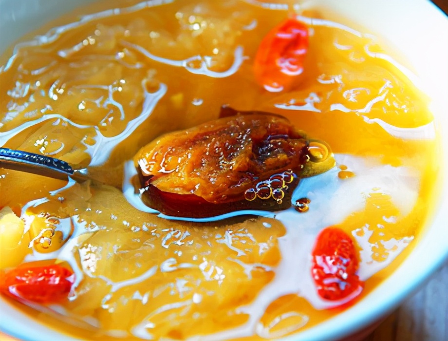 银耳羹出胶小窍门,煮银耳羹没锅盖怎么办