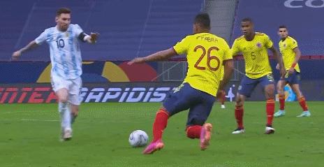 视频裁判靠谱吗,var裁判与主裁冲突