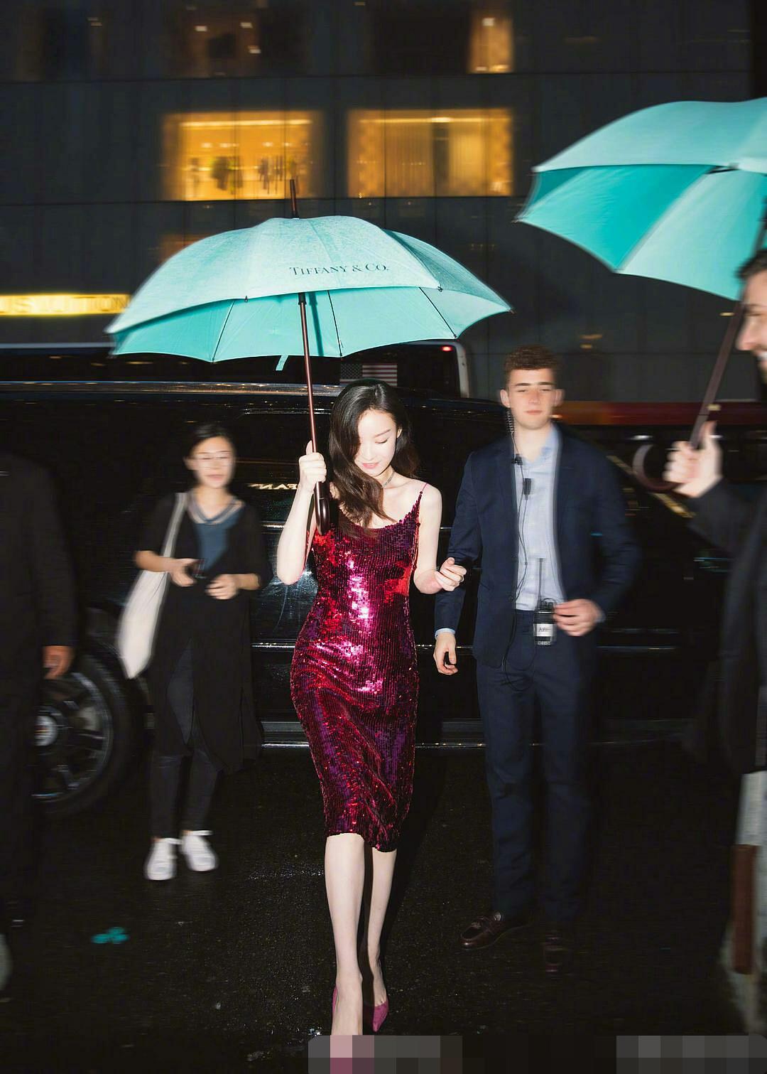 倪妮迪丽热巴红裙,迪丽热巴倪妮红裙