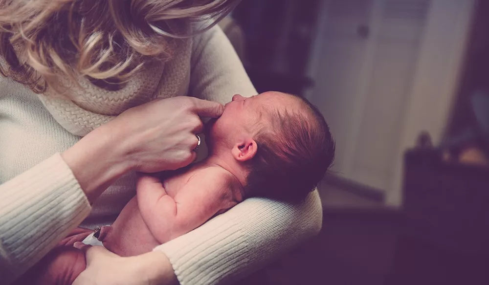 七个月宝宝老是睡不踏实总醒还闹,快出满月了孩子总是醒睡不实老闹