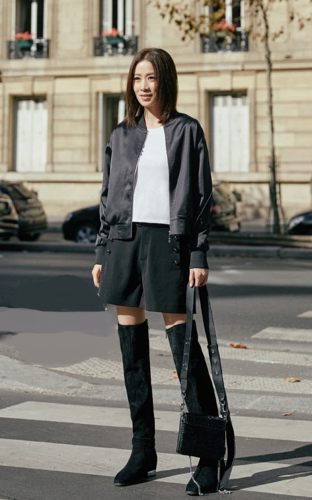 服了佘诗曼的“芹菜腿”，我瘦20斤穿不了的靴子，她穿出了宽松感