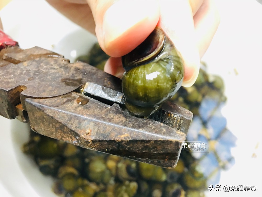 田螺炒完一股腥臭味还能吃吗,田螺腥味太大如何去除