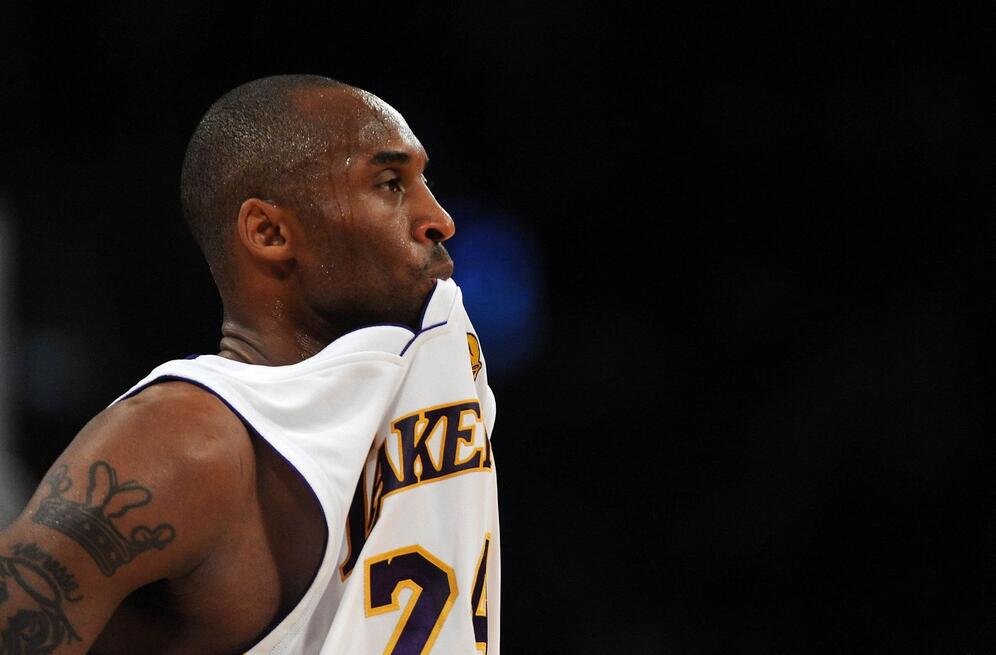 勒布朗詹姆斯的背身招牌动作,勒布朗詹姆斯背手防守哈登