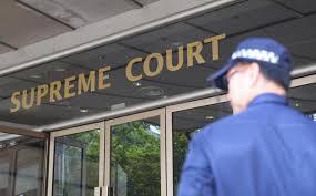 新加坡男子侵犯妻子8年获刑,新加坡男子持刀当街砍妻被制止
