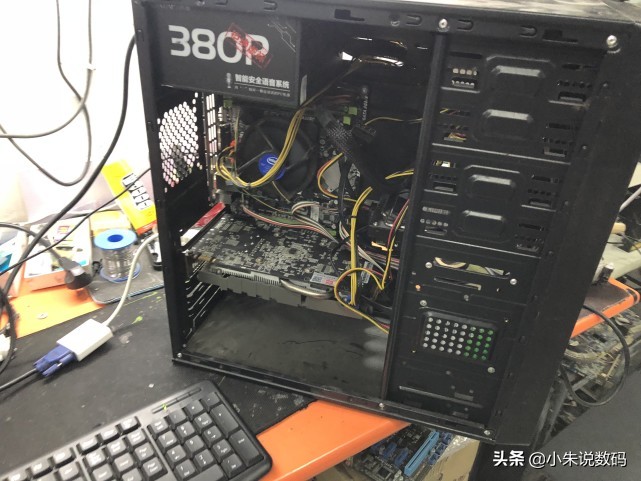 电脑是由什么元素构成的,电脑是由哪些东西组成的