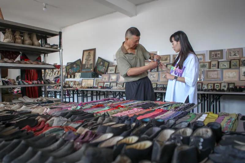 ＂三寸金莲＂到底有多小，见到弓鞋后会不相信自己的眼睛