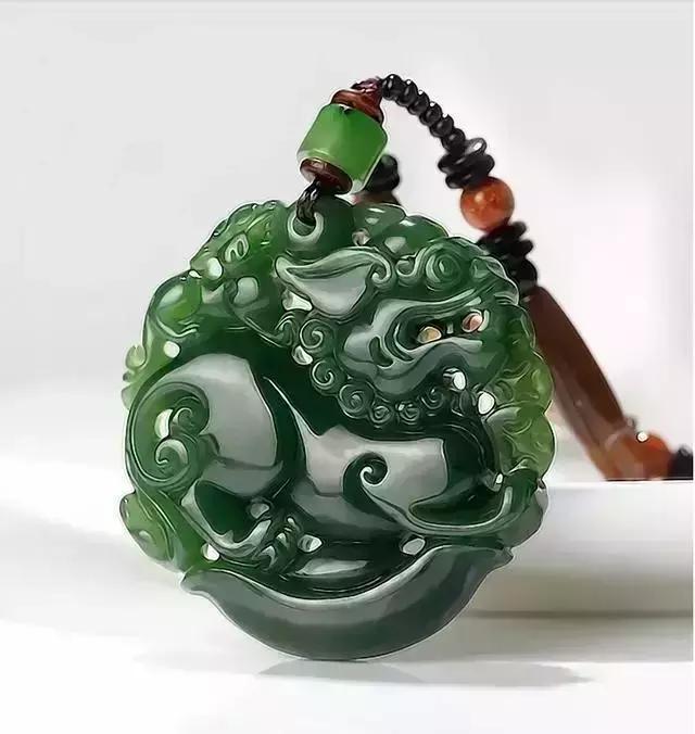 人体的汗液真的可以滋润玉石吗,人体的汗液有药物价值吗