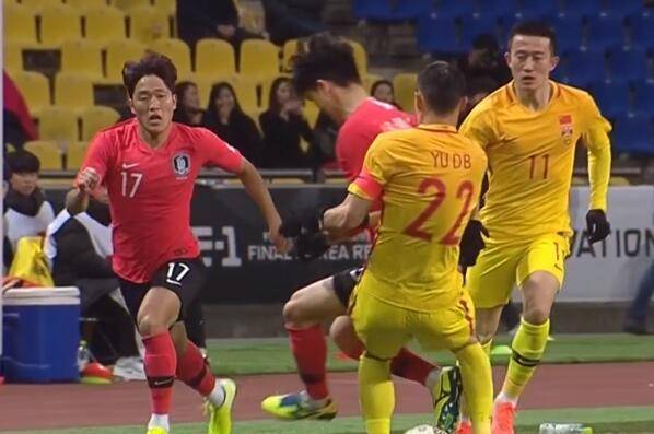 于大宝背后铲球引发冲突,国足于大宝失误