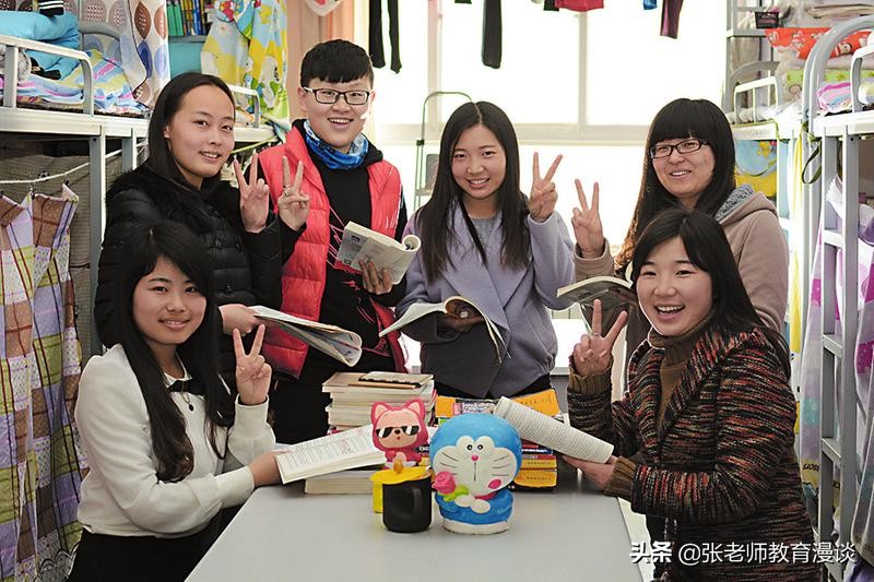 大学上铺好抢还是下铺好抢,大学生选宿舍选上铺还是下铺