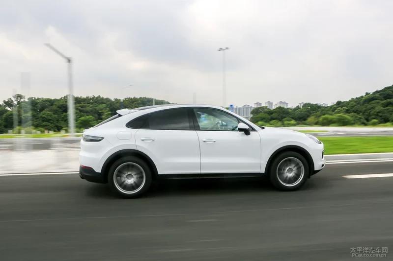 保时捷2024款卡宴coupe石英灰街拍,保时捷卡宴coupe2024款音响效果