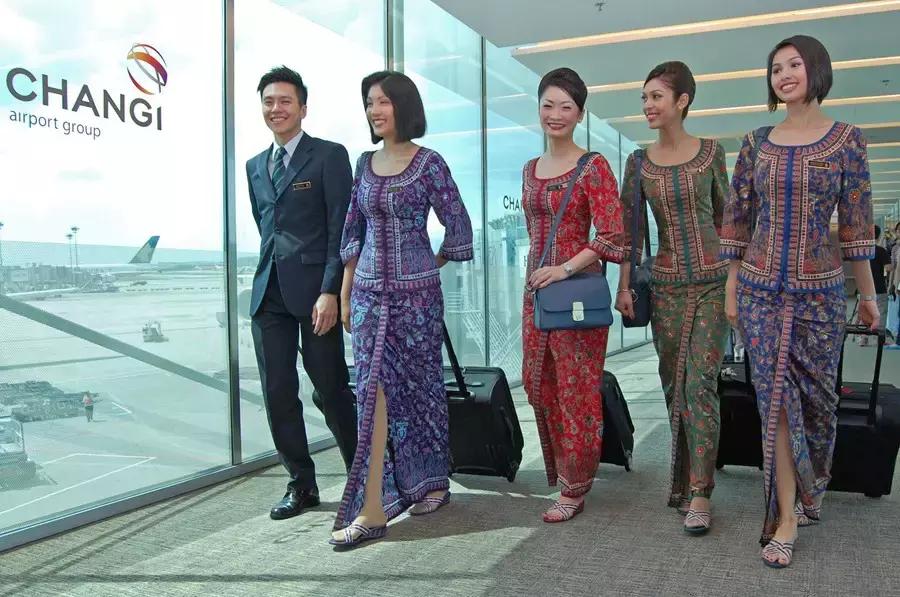 世界各国空姐的颜值 (各国空姐美丽动人)