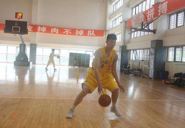 篮球队员丁彦雨航个人简历,山东男篮未来新星