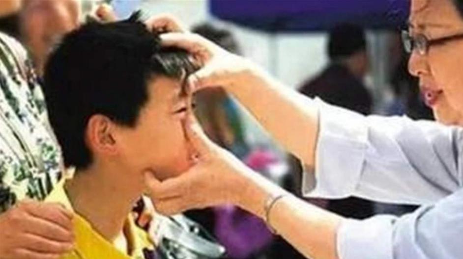 宝宝误食502胶水牙齿被粘住,宝宝误吞502胶水