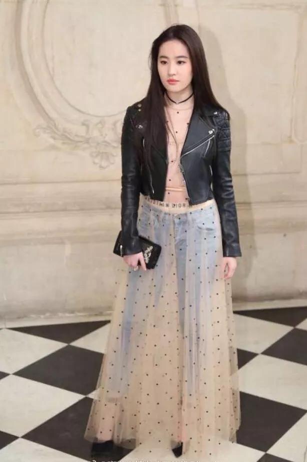 情人节约会穿什么好看呢,情侣这样穿很高级