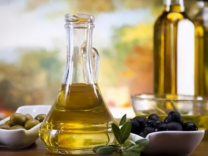 发梢干枯分叉如何剪掉,发梢干枯分叉剪了管用吗