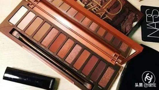 眼影刷取粉的正确方法,眼影刷如何去色