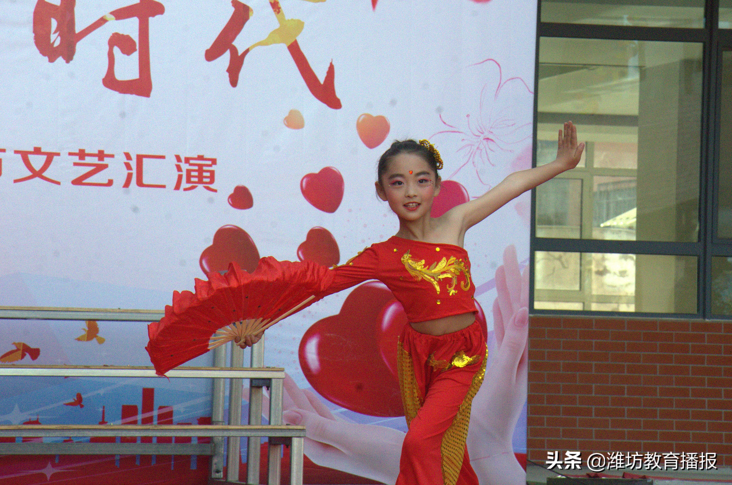 潍州湖小学举行“我与祖国共成长童心献礼中国梦”六一表彰汇演