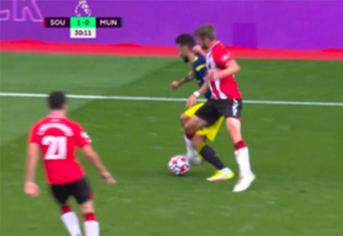 曼联落后10分,曼联争议丢球