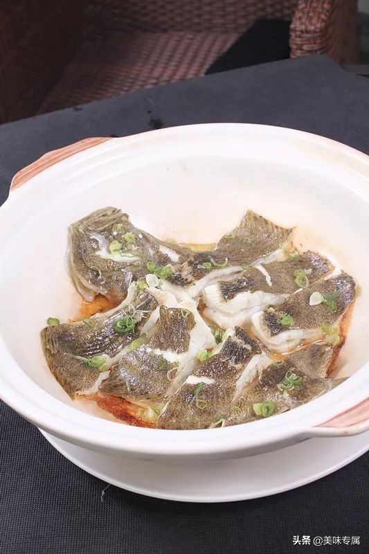 盐焗鸡味道还挺香的,盐焗咸香鸡正宗做法