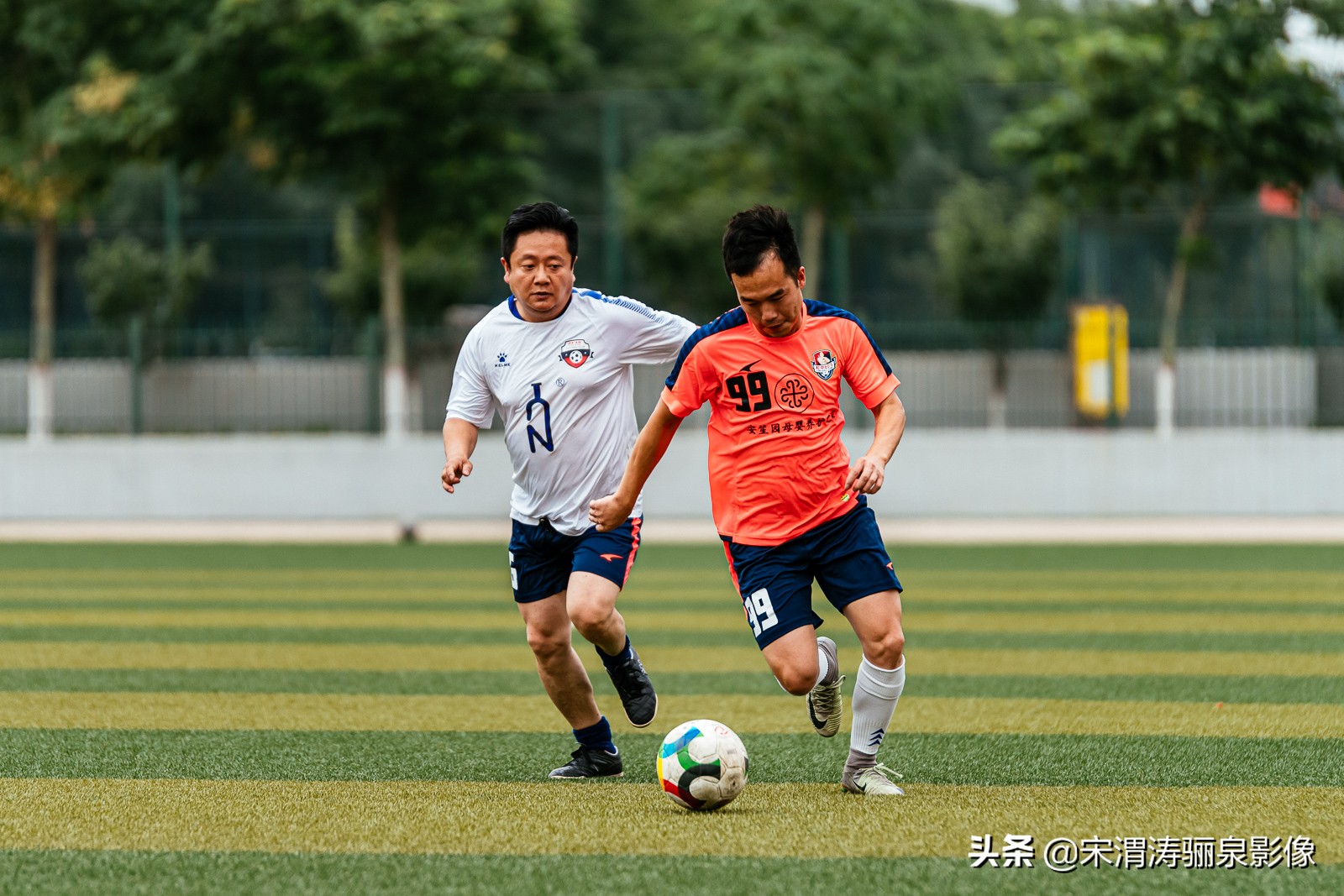 陕西渭南：庆祝安笙园杜中80‘S足球队成立三周年友谊赛图纪