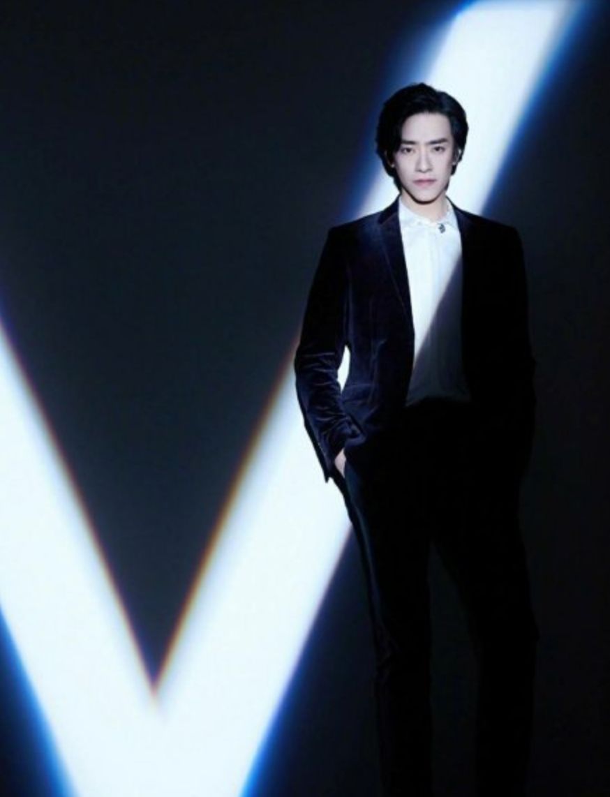 一开始我以为爱上了实力派，没想到他们还全是梗王